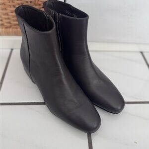 Aquatalia Sleek  Ankle Booties 7.5